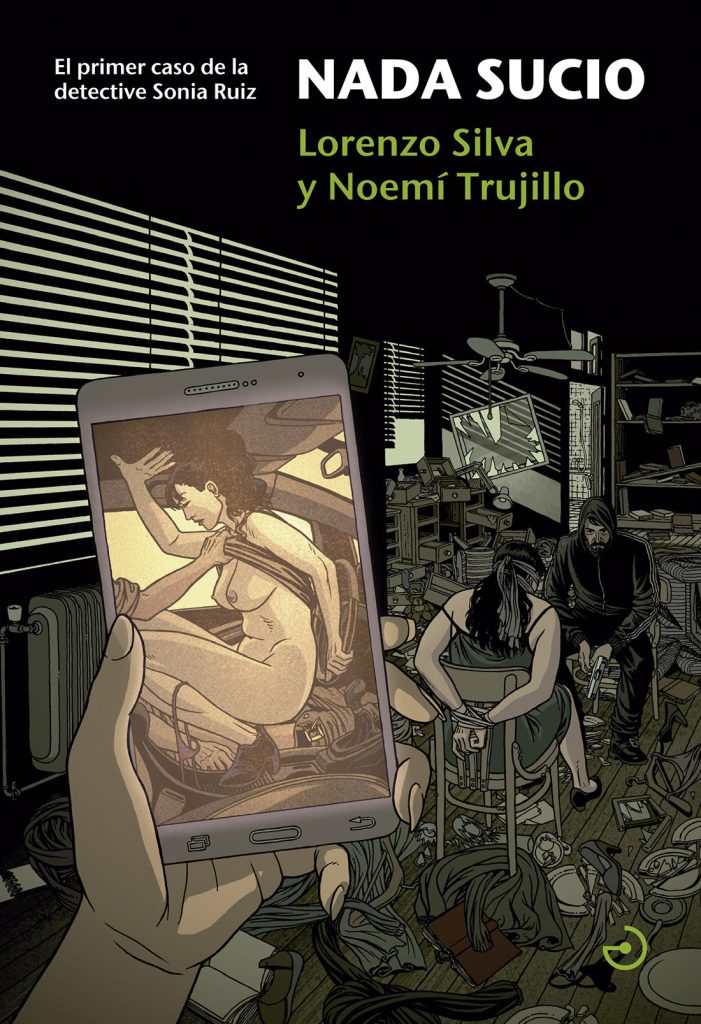 Portada para la novela negra Nada sucio de Lorenzo Silva y Noemí Trujillo dentro de la serie de la detective privado Sonia Ruiz, la ilustración muestra un chantaje mediante un vídeo grabado con un teléfono móvil en el que se ve a una mujer manteniendo sexo en un coche y, por otra parte, el secuestro de una mujer amordazada y atada a la que intimida un encapuchado con una pistola
